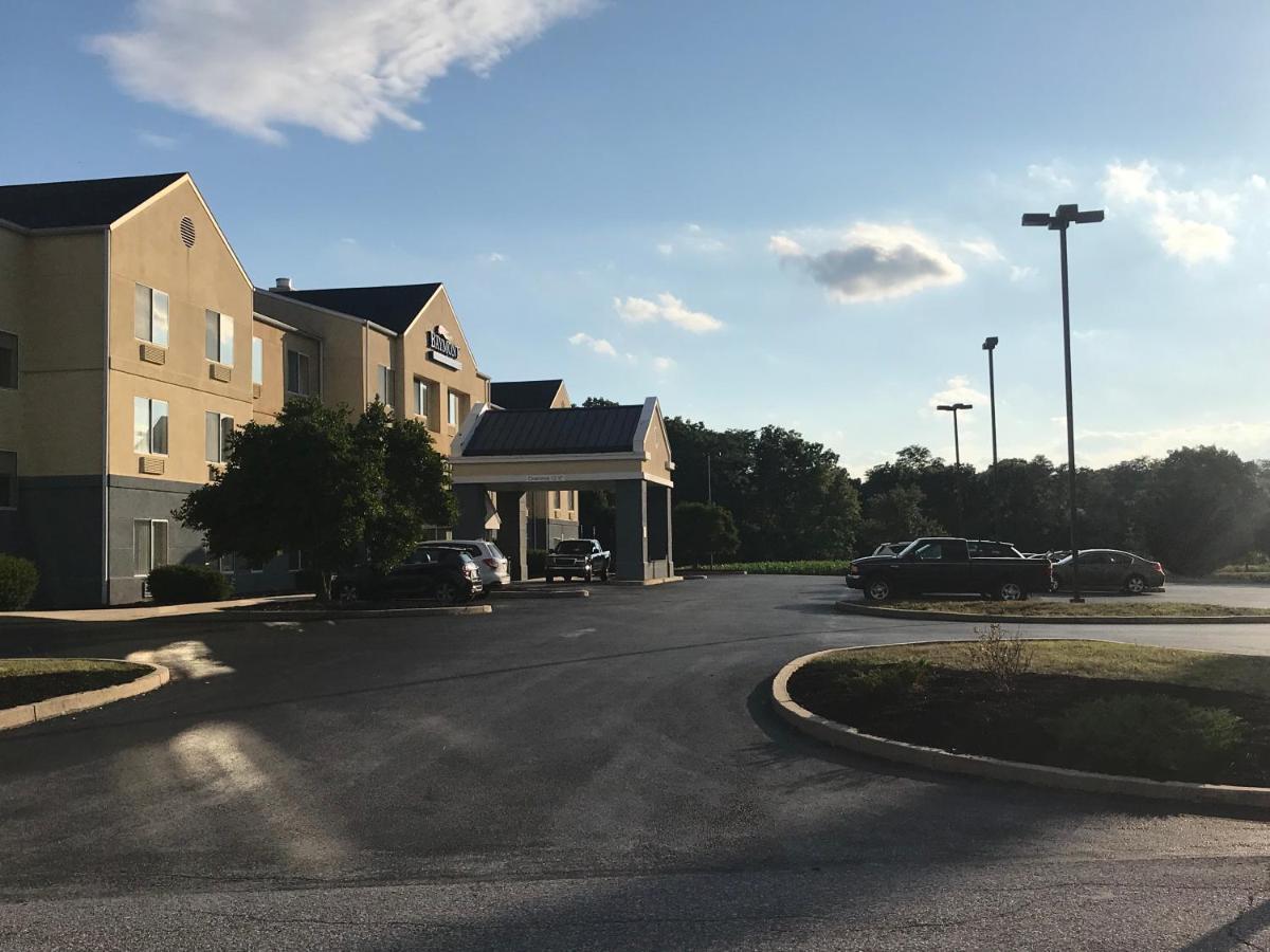 Hotel Baymont By Wyndham Chambersburg Exterior foto
